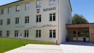 Tourist-Info und Rathaus