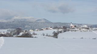 Ortsansicht mit Kirche Haibühl und Hohenbogen