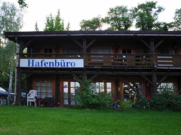 Yachthafen Schmöckwitz - Hafenmeisterbüro und Ferienwohnungen © Christin Drühl