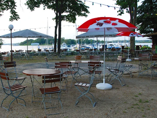 Malge Marina und Camping - viel Platz auf der Außenterrasse © Christin Drühl