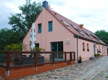 Wassertouristisches Zentrum Milow - Restaurant am Anleger © Christin Drühl