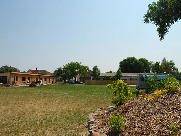 Marina Haveloase Pritzerbe - Wohnmobilstellplatz, große Wiese, Strand und Sanitäranlage © Christin Drühl