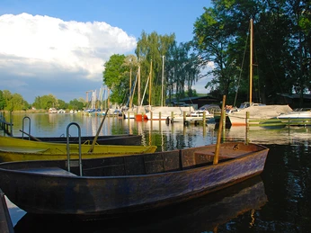 Potsdamer Seglerclub Wiking e.V. - mit Kähnen geht's zum Festland © Christin Drühl