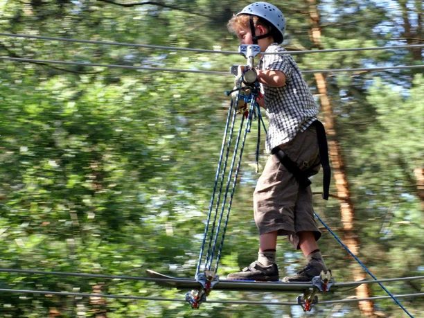 CLIMB UP! - Kletterwald ® - Per Skateboard von Baum zu Baum