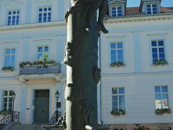 Tröpfelbrunnen vor dem Rathaus