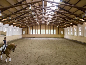 Reit- & Pensionsstall Gut Klostermühle - Reithalle innen