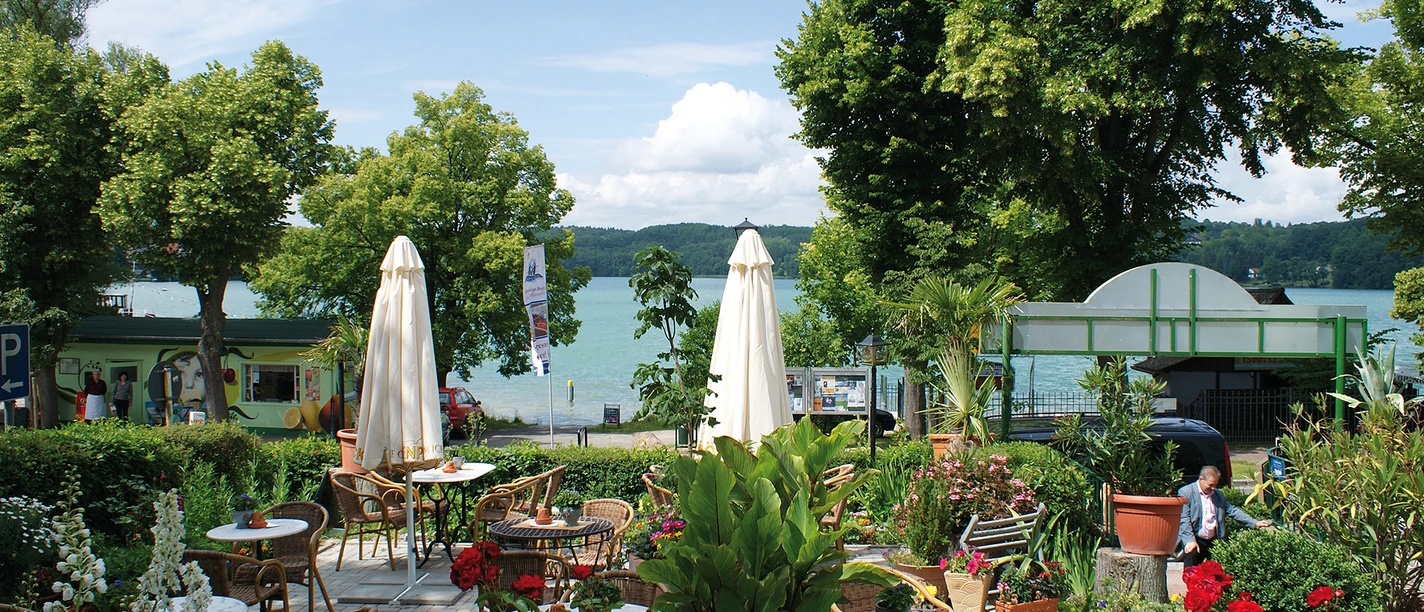 Außenterrasse am Strandhotel Buckow