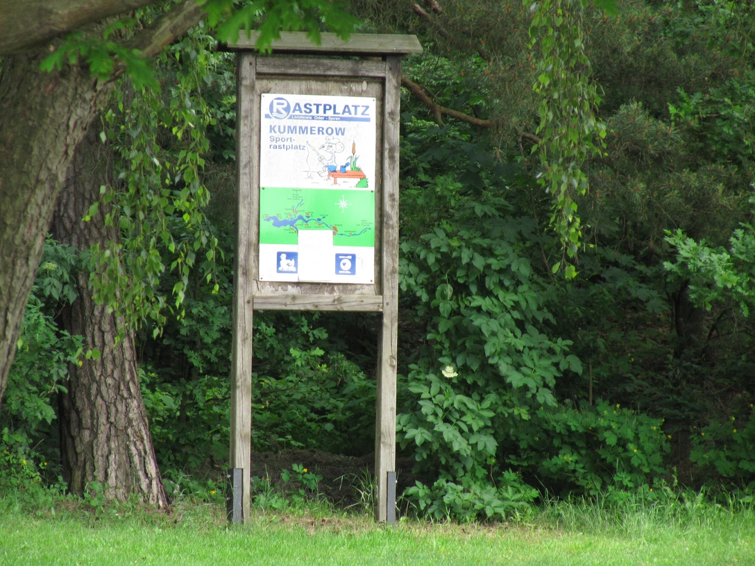 Schild für Rastplatz in Kummerow