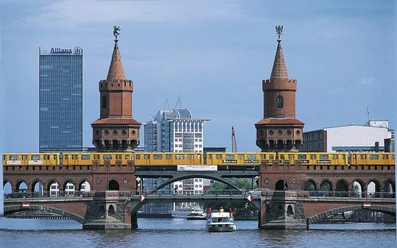 Mit dem Boot durch die Wassermetropole Berlin - Rundtour, auf der Spree