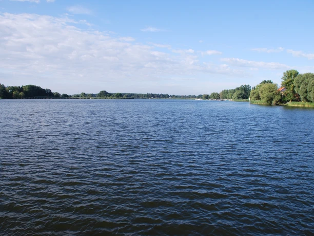 Floßtour durch die Flusslandschaft Untere Havelniederung in die Optikstadt Rathenow