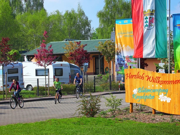 Blütencamping Riegelspitze - Einfahrt