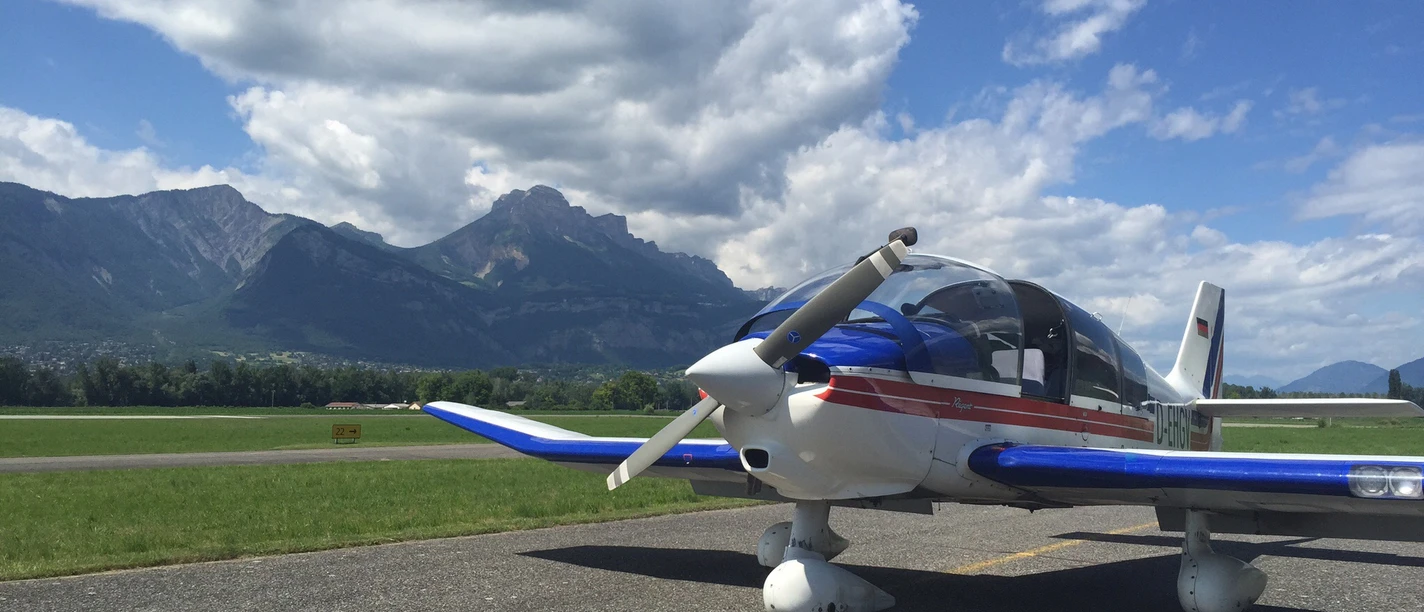 Flugschule "Hans Grade" - Ausbildungsflugzeug Robin400 DEHGV