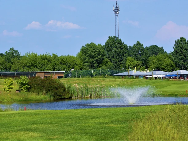 Wasserfontäne auf dem Golfplatz
