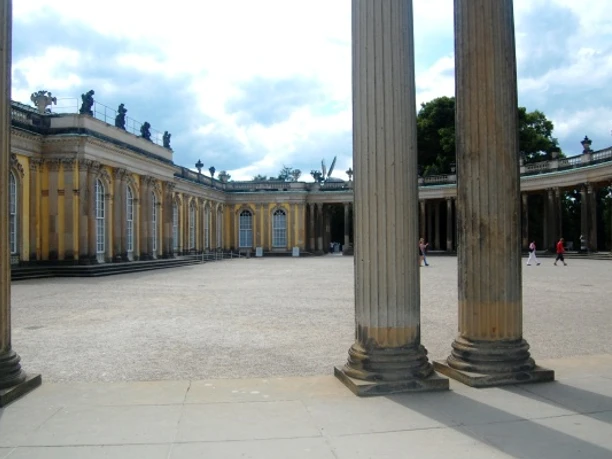 Blick auf die Hinterseite des Schloss Sanssouci © TMB-Archiv Kolbmüller