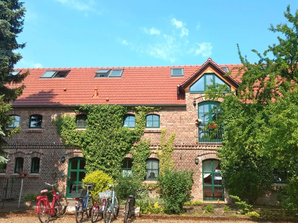 Fliederhof Syring - Pension - Seitenansicht