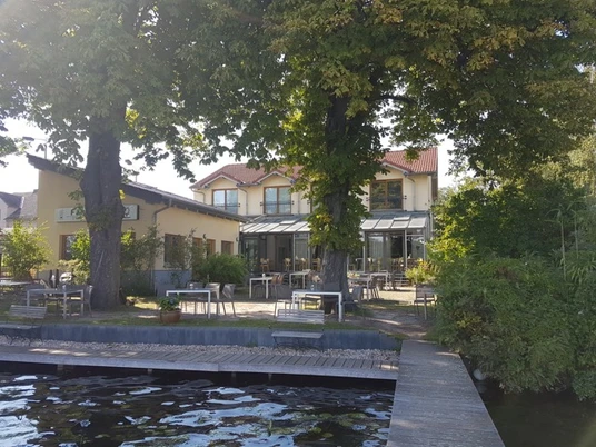 Steg am Restaurant Fährhaus