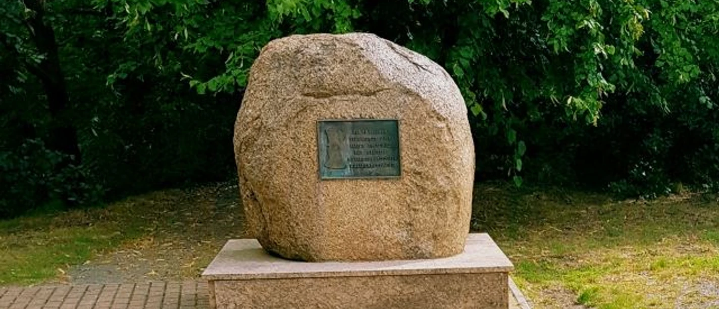 Gedenkmal in Geltow: Schillstein