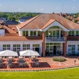 Golfpark Schloss Wilkendorf - Clubhaus mit Terrasse
