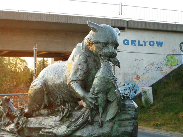 Skulptur Fischotter unterhalb der Baumgartenbrücke, Foto Schwielowsee Tourismus