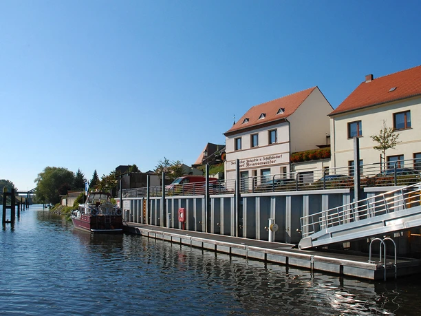 Anlegestelle Bollwerk - im Oder-Spree-Kanal kurz vor der Odermündung