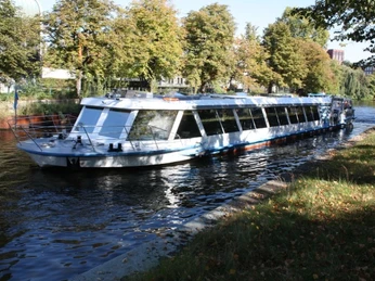 MS Bellevue am Landwehrkanal