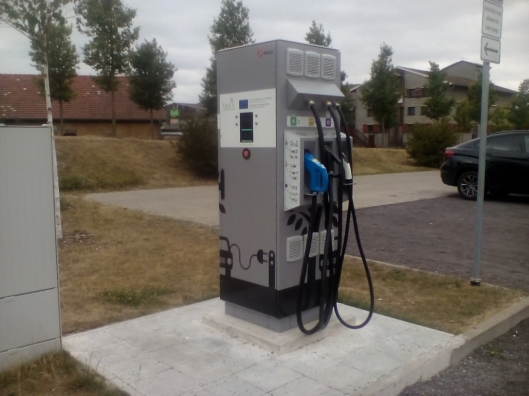 Stromtankstelle beim Karl´s Erlebnis-Dorf Elstal, Foto:Tourismusverband Havelland