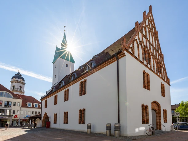 Fürstenwalde - Die Domstadt an der Spree, auf dem Bild: Rathaus und der Dom St. Marien