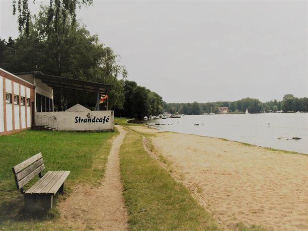 Der Sand, das Wasser und bestes Wetter an der Badestelle in Jessern, Foto:TEG