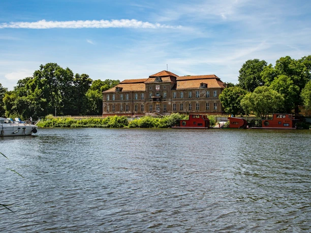 Blick auf das Schloss Plaue
