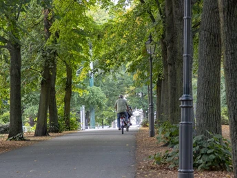 Radfahrer auf dem Humboldthain in Brandenburg an der Havel