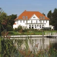 Herrenhaus am See