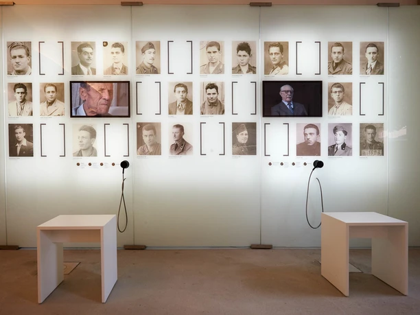 Biographiewand der Dauerausstellung