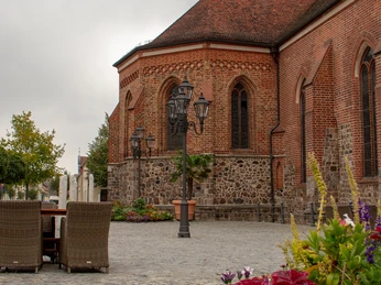 Kirchvorplatz St. Marien / St. Nikolai in Beelitz