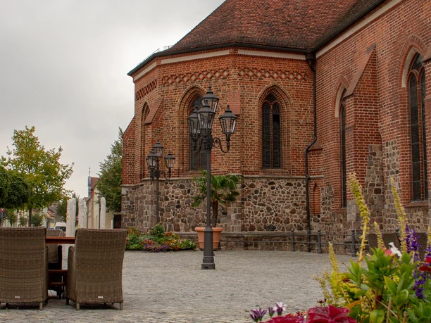 Kirchvorplatz St. Marien / St. Nikolai in Beelitz