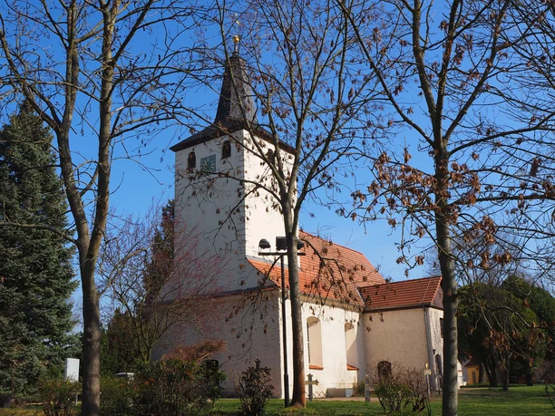 Dorfkirche Diedersdorf Westfassade mit Kirchturm