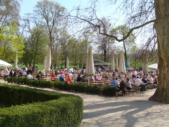 Schloss Diedersdorf, Biergarten im Frühling