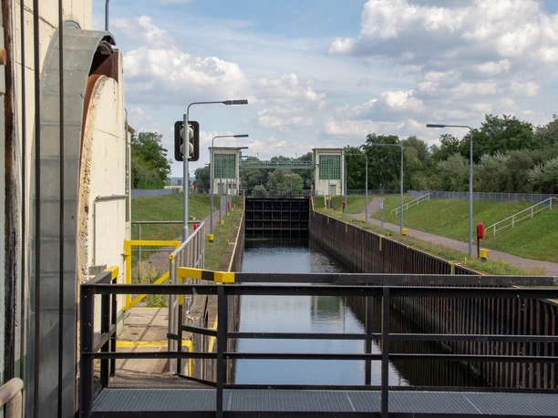 Blick in die Schleuse Hohensaaten Ost, Hohensaaten