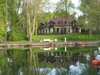 Hausansicht vom Wasser