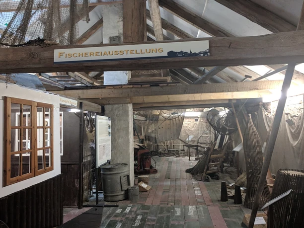 Blick in die Fischereiausstellung Plaue