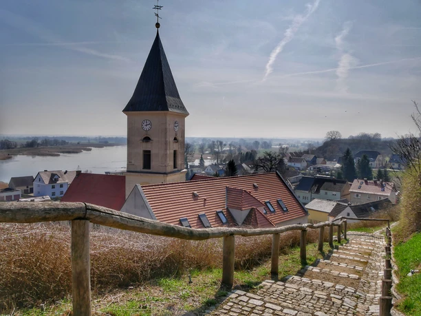 Lebus, Stadtpfarrkirche, Burgberg, Ausblick, Weitblick, Oder, Flusslandschaft Oder, Seenland Oder-Spree, Foto Angelika Laslo