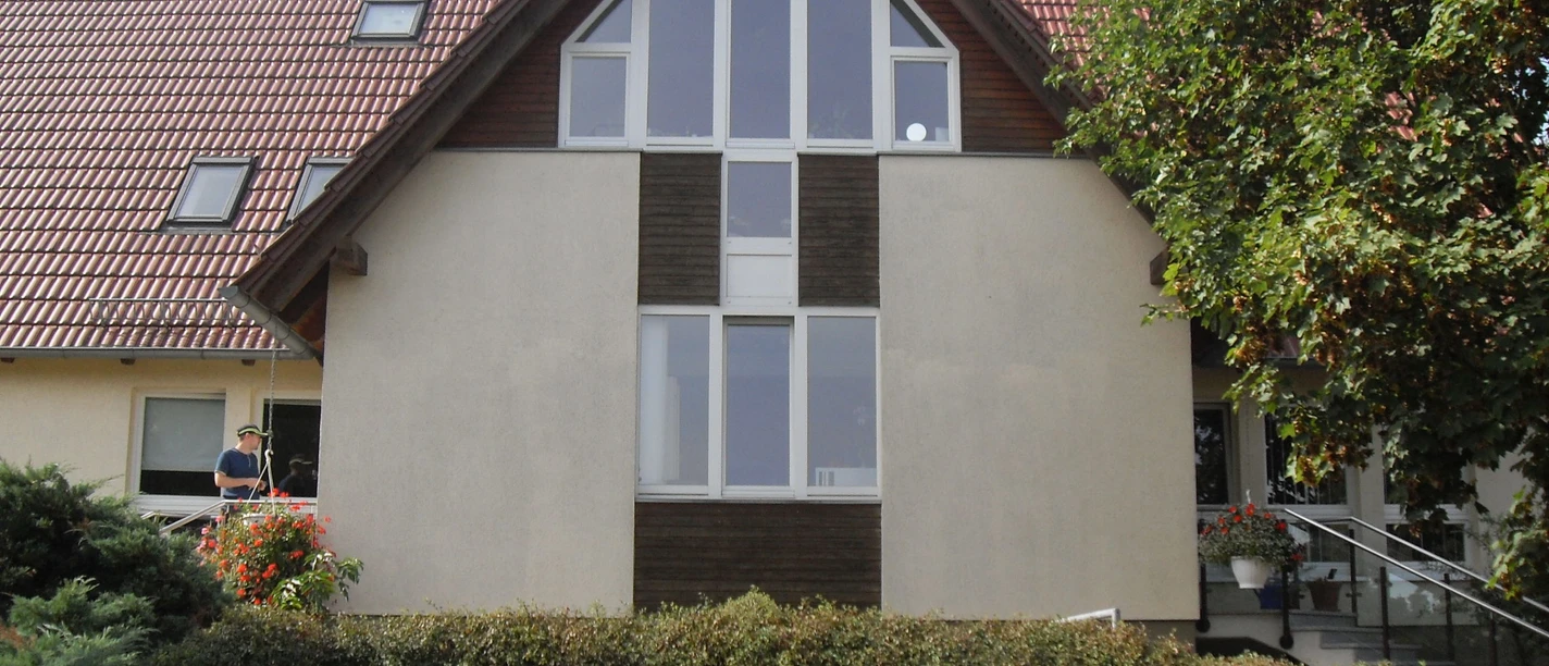 Hinter diesen unscheinbaren Mauern befindet sich die Kleine Galerie