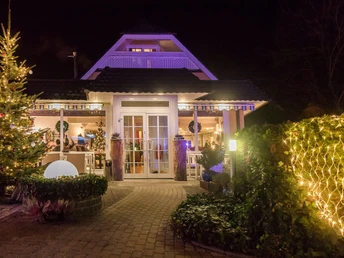 Hausansicht vom Wasser