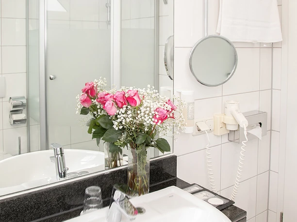 Badezimmer mit Dusche