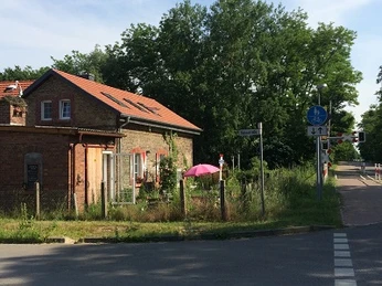 Blick auf das Bahnwärterhäuschen