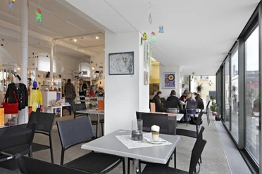 Café und Shop im museum FLUXUS+