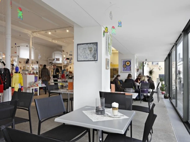 Café und Shop im museum FLUXUS+