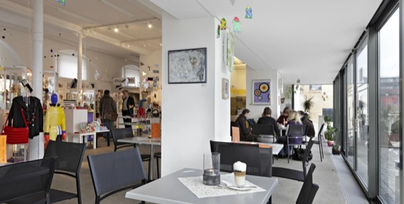 Café und Shop im museum FLUXUS+