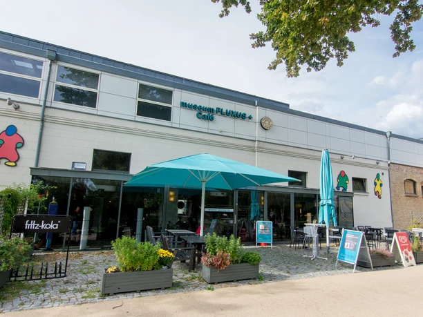 Uferseite vom museum FLUXUS+