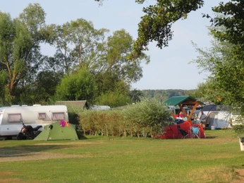 Spreewald Camping Nord ruhig nicht parzellierte Stellplätze umgeben von Wiesen und Wälder. Einfach die Seele baumeln lassen.