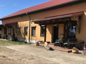 Hof der Weidelandfarm